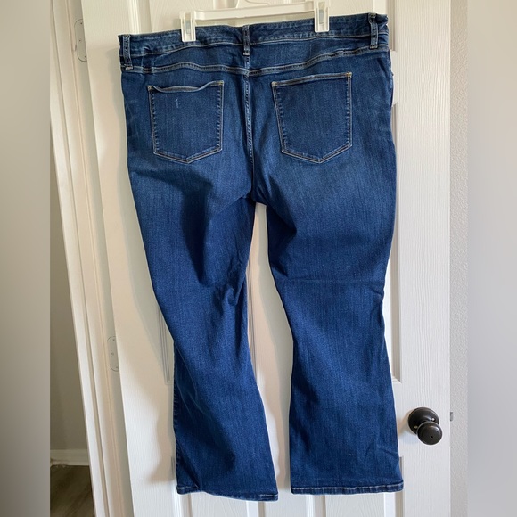Universal Thread ~ Distressed Jeans ~ Size 22W ~ Universal Thread! - Picture 6 of 11